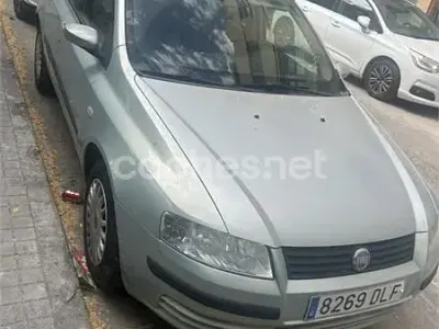 Usado Fiat Stilo Dynamic 140 CV (102 kW) 2005 Gris / plata Familiar