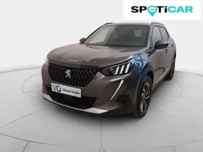Usado Peugeot 2008 GT-line 131 CV (96 kW) 2023 Gris SUV