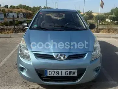 Usado Hyundai i20 Comfort 78 CV (57 kW) 2010 Azul Utilitario