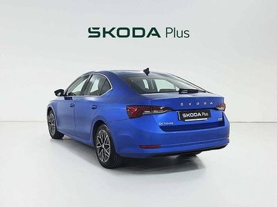 Azul Usado 2023 Skoda Octavia Selection Berlina | 27.900 € (Caro)