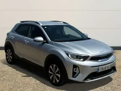 Usado Kia Stonic 101 CV (74 kW) 2025 Plateado SUV