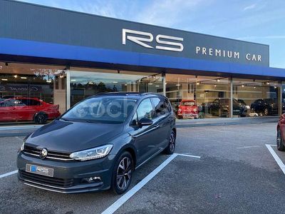 Gris / plata Usado 2023 VW Touran Sportline Monovolumen | 38.990 €