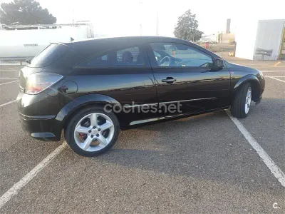 Usado Opel Astra GTC Sport 120 CV (88 kW) 2007 Negro Berlina