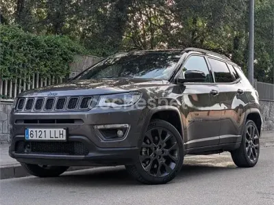 Usado Jeep Compass 240 CV (176 kW) 2020 Gris / plata SUV