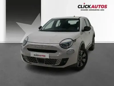 Usado Fiat 600 100 CV (73 kW) 2025 Gris / plata SUV