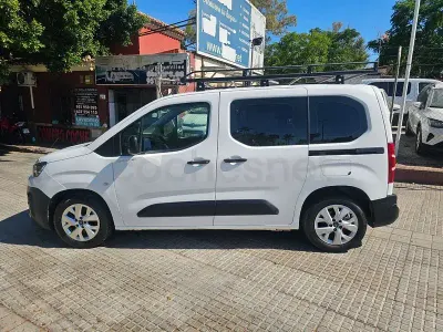 Usado Citroën Berlingo Feel 102 CV (75 kW) 2021 Blanco Monovolumen