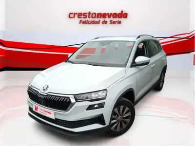 Usado Skoda Karoq Ambition 150 CV (110 kW) 2022 Blanco SUV