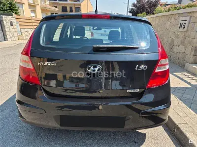 Usado Hyundai i30 Classic 90 CV (66 kW) 2010 Negro Berlina