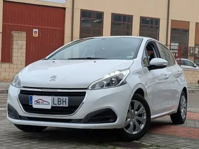 Käytetty Peugeot 208 Active 100 HP (73 kW) 2019 Valkoinen Viistoperä