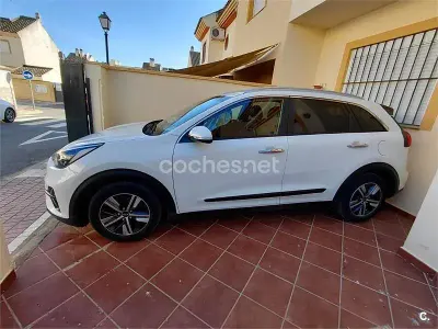 Usado Kia Niro 141 CV (103 kW) 2020 Blanco SUV