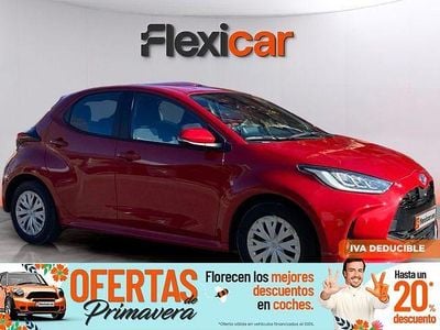 Usado Toyota Yaris Hybrid Active 116 CV (85 kW) 2023 Rojo Berlina