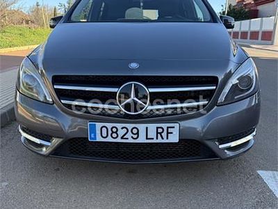 Usado Mercedes B200 136 CV (100 kW) 2012 Gris / plata Monovolumen