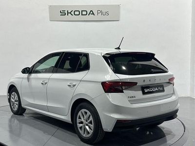 Usado Skoda Fabia Selection 95 CV (69 kW) 2024 Blanco Utilitario