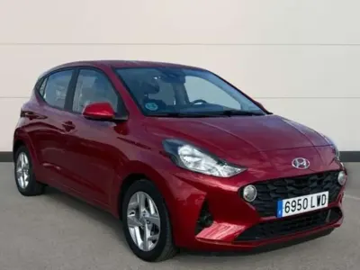 Usado Hyundai i10 67 CV (49 kW) 2022 Rojo Utilitario