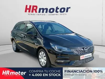 Usado Opel Astra S 111 CV (81 kW) 2020 Negro Familiar
