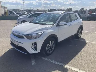 Usado Kia Stonic 120 HP (88 kW) 2022 Branco SUV
