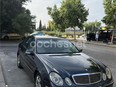 Usado Mercedes E270 Avantgarde 170 CV (125 kW) 2003 Azul Berlina