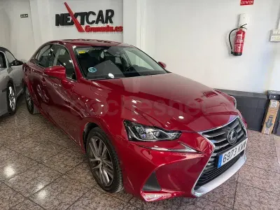 Usado Lexus IS300h Executive Line 223 CV (164 kW) 2018 Granate Berlina
