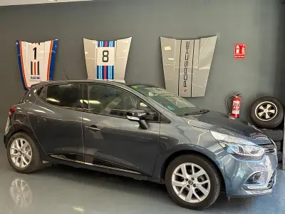 Usado Renault Clio IV LIMITED 90 CV (66 kW) 2018 Gris / plata Berlina
