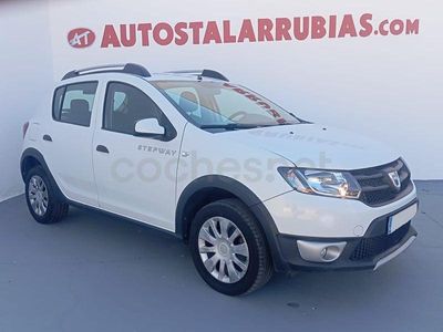 Usado Dacia Sandero Stepway 90 CV (66 kW) 2015 Blanco Berlina