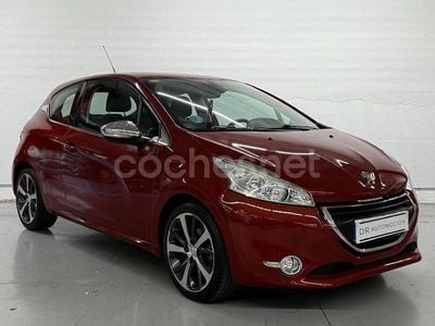 Granate Usado 2013 Peugeot 208 Allure Utilitario | 6490 € (Precio justo)