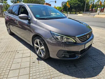 Usado Peugeot 308 SW Allure 130 CV (95 kW) 2018 Gris / plata Familiar