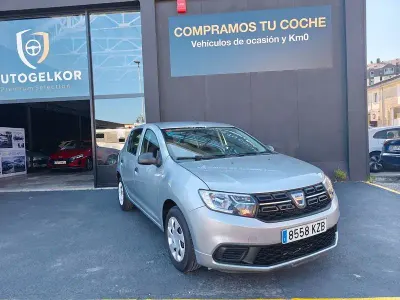 Usado Dacia Sandero Acces 73 CV (53 kW) 2019 Gris / plata Berlina