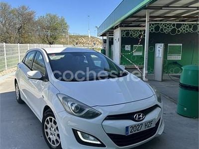Usado Hyundai i30 100 CV (73 kW) 2014 Blanco Berlina