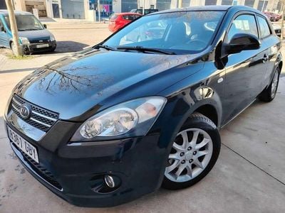 Usado Kia Ceed Active 116 CV (85 kW) 2008 Negro Utilitario