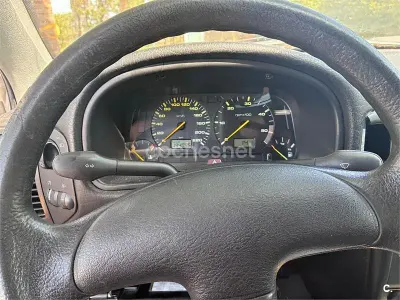 Usado Seat Cordoba 90 CV (66 kW) 1999 Gris / plata Familiar