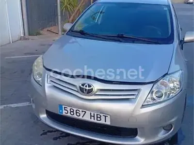 Usado Toyota Auris 90 CV (66 kW) 2011 Gris / plata Utilitario