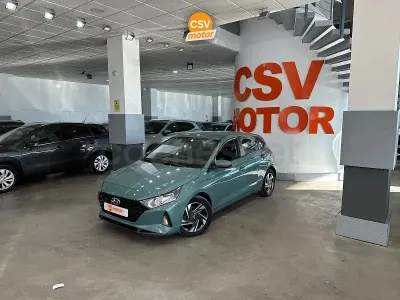 Usado Hyundai i20 100 CV (73 kW) 2020 Verde Utilitario