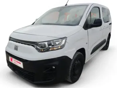 Usado Fiat Doblò 102 CV (75 kW) 2023 Blanco Monovolumen