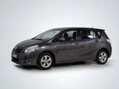 Käytetty Toyota Verso Active 126 HP (92 kW) 2010 Harmaa Tila-auto