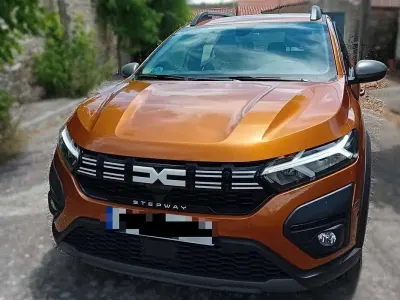 Usado Dacia Sandero Expression 91 CV (66 kW) 2022 Naranja Utilitario