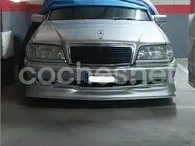 Usado Mercedes C230 193 CV (141 kW) 1997 Gris / plata Berlina