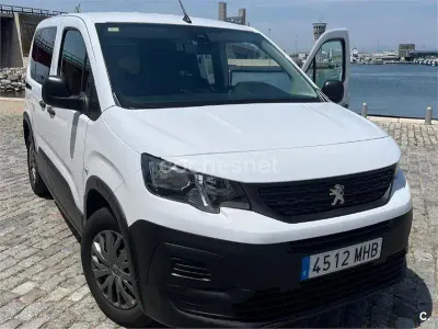 Usado Peugeot Rifter Allure 100 CV (73 kW) 2023 Blanco Monovolumen