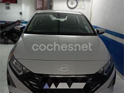 Gris / plata Usado 2024 Hyundai i20 Berlina | 18.500 € (Precio justo)