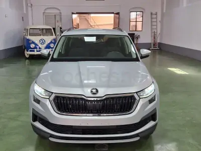 Usado Skoda Kodiaq Style 150 CV (110 kW) 2022 Gris / plata SUV