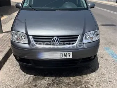 Usado VW Touran Trendline 136 CV (100 kW) 2005 Gris / plata Monovolumen