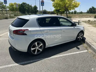 Usado Peugeot 308 GT-line 130 CV (95 kW) 2017 Blanco Berlina