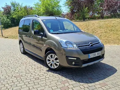 Usado Citroën Berlingo Live 100 CV (73 kW) 2016 Beige Monovolumen