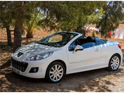 Usado Peugeot 207 CC 112 CV (82 kW) 2014 Blanco Descapotable