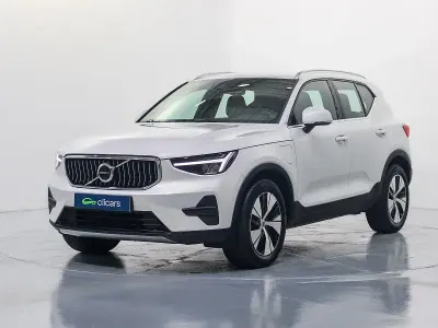 Begagnad Volvo XC40 Plus 262 HK (192 kW) 2023 Vit SUV
