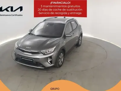 Usado Kia Stonic 101 HP (74 kW) 2025 Cinzento SUV