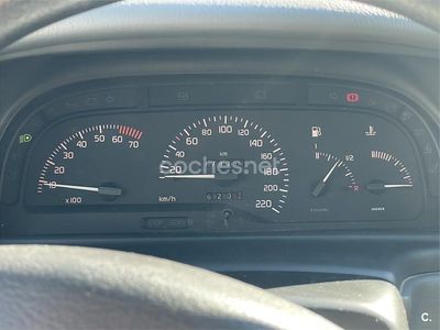 Usado Renault Laguna 115 CV (84 kW) 1996 Gris / plata Berlina