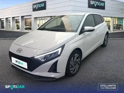 Usado Hyundai i20 79 CV (58 kW) 2025 Blanco Utilitario