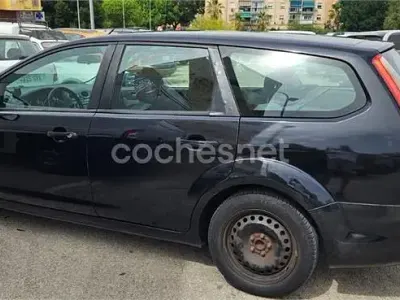 Usado Ford Focus Trend 109 CV (80 kW) 2009 Negro Familiar