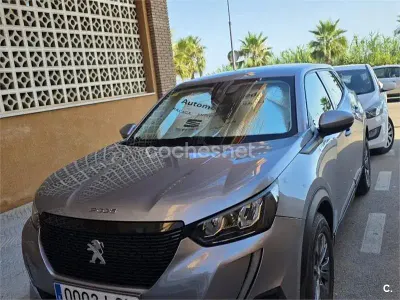Usado Peugeot 2008 Active 100 CV (73 kW) 2020 Gris / plata SUV