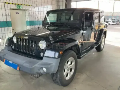 Usado Jeep Wrangler Unlimited Sahara 200 CV (147 kW) 2015 Negro SUV